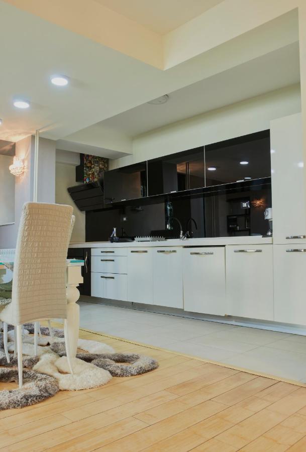 Diamond Butterfly Apartment Skopje Esterno foto